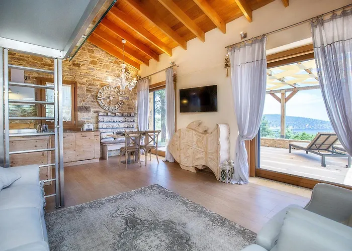 Nous Village ヴィラ Alikí