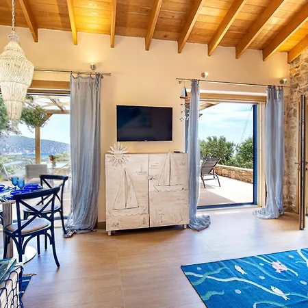 Villa Nous Village *